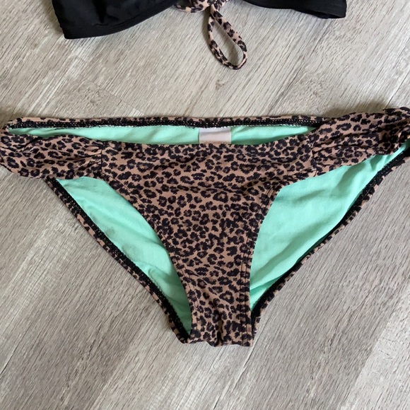Xhileration leopard bikini set - Picture 3 of 8